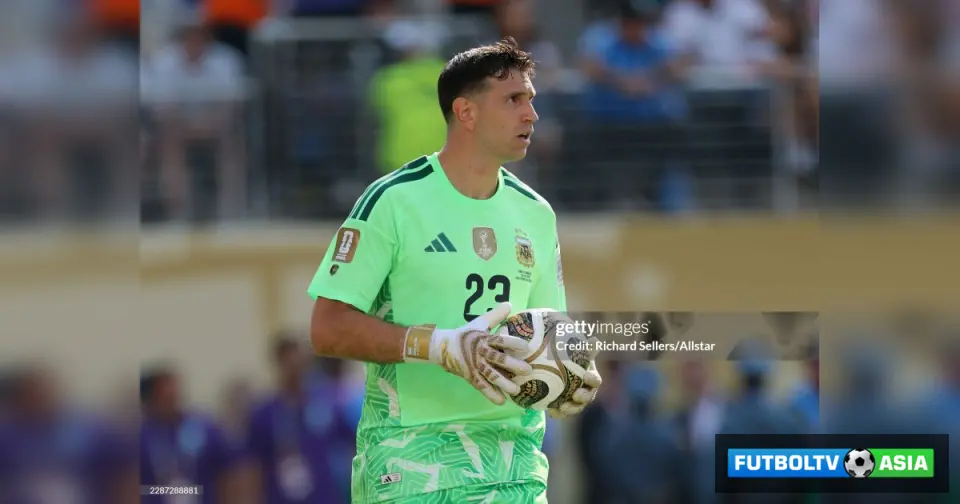 "Chelsi" Argentina terma jamoasi darvozaboni Emiliano Martinesni nishonga oldi